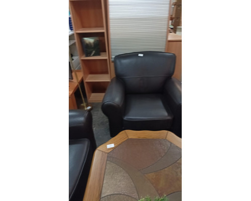 Un set de mobila tapitata piele neagra, folosit, in stare perfecta