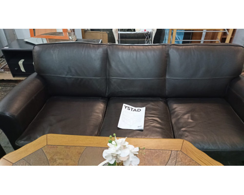Un set de mobila tapitata piele neagra, folosit, in stare perfecta