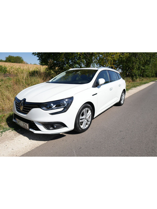 Renault Megane универсал 2016 белого цвета, идеальное состояние