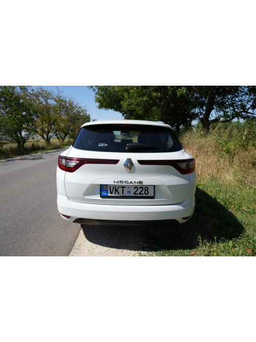Renault Megane универсал 2016 белого цвета, идеальное состояние