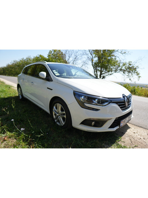 Renault Megane универсал 2016 белого цвета, идеальное состояние
