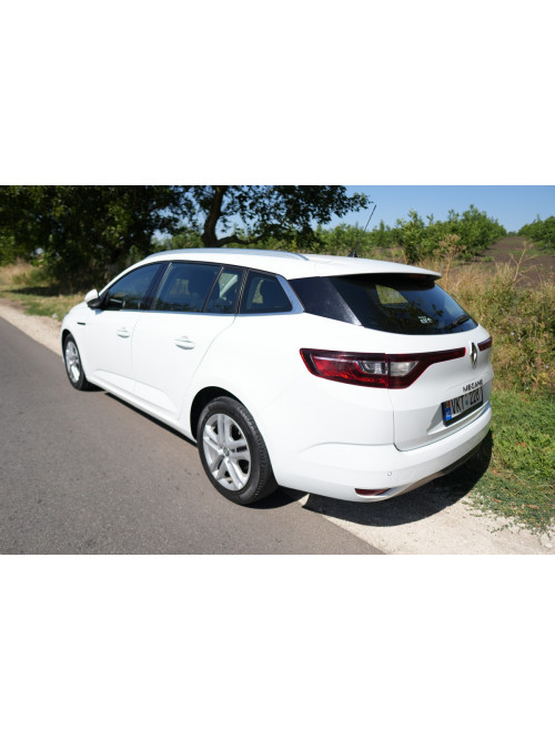Renault Megane универсал 2016 белого цвета, идеальное состояние