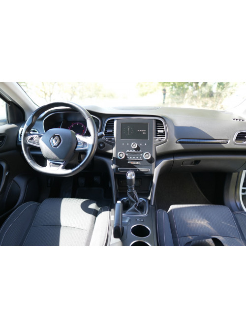 Renault Megane универсал 2016 белого цвета, идеальное состояние