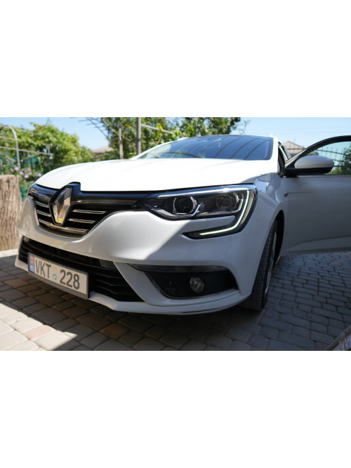 Renault Megane универсал 2016 белого цвета, идеальное состояние