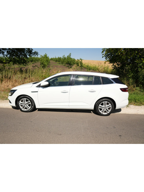 Renault Megane универсал 2016 белого цвета, идеальное состояние