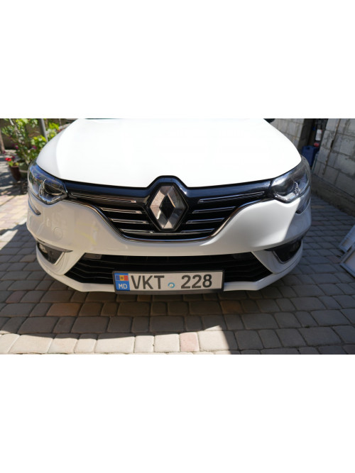 Renault Megane универсал 2016 белого цвета, идеальное состояние
