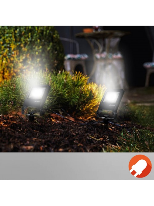Прожектор светодиодный на пике 10 Вт LED 3000 К IP65