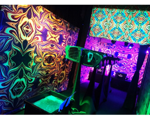 Vopsea fluorescentă invizibilă Noxton cu strălucire alb-albastru sub lumină ultravioletă