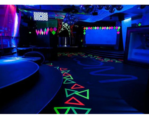Vopsea fluorescentă invizibilă Noxton cu strălucire alb-albastru sub lumină ultravioletă
