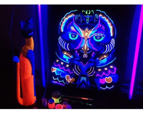 Vopsea UV Noxton pentru Oracal Silks Screen Roz închis cu strălucire roz închis sub lumina UV