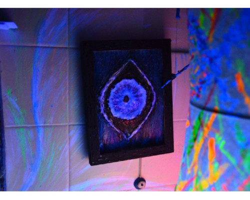 Vopsea fluorescentă pentru utilizare în exterior Roșu cu strălucire roșie la lumină ultravioletă