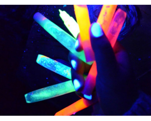 Vopsea fluorescentă pentru exterior Roz închis cu strălucire roz închis la lumina UV