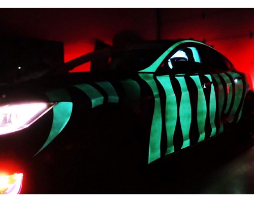 Vopsea luminoasă pentru metal Ultra White cu strălucire verde