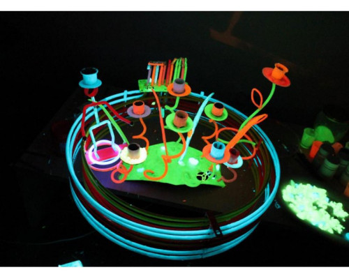 Светящаяся краска для металла Light Красная с оранжево - красным свечением