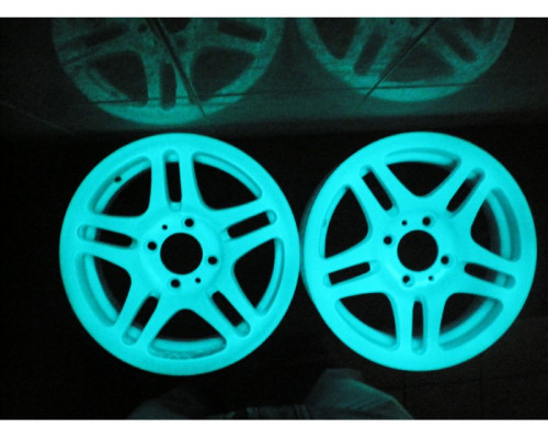 Vopsea luminoasă pentru metal Light White cu strălucire albastră